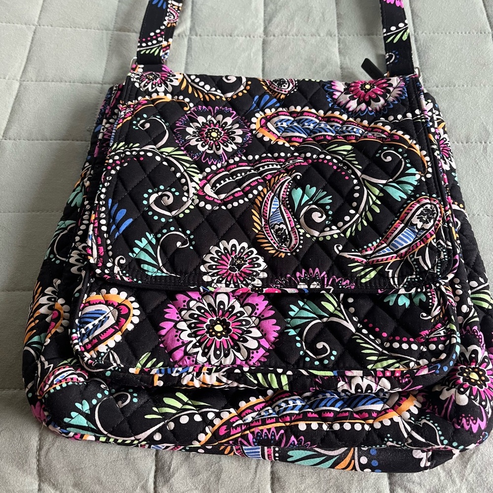 NWT Vera Bradley Mailbag Crossbody Purse Bandana Swirl Retired Design - Picture 9 of 9